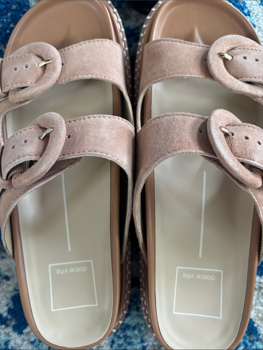 Two pair Sandals - Picture 4 of 5